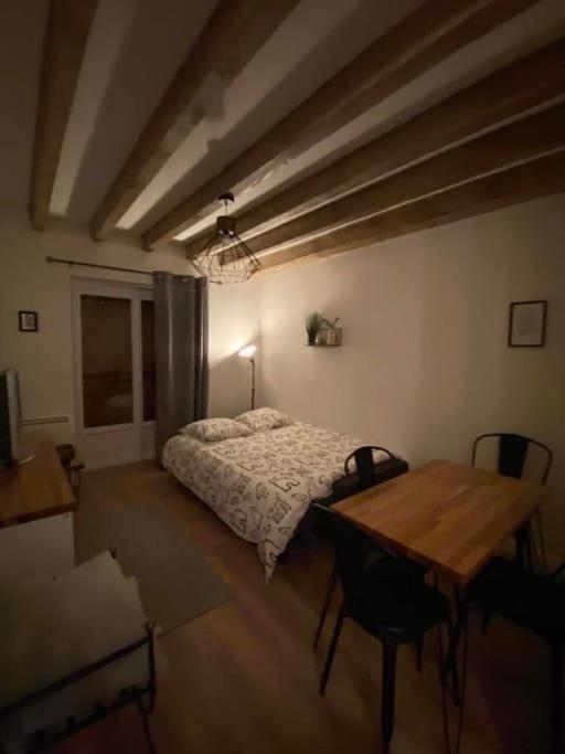 Veroliv : Superbe Appartement Renove Proche Du Centre-Ville Le Creusot Luaran gambar